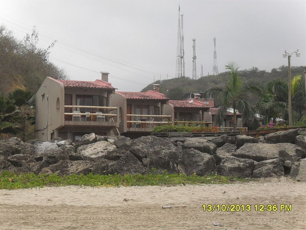 Montañita-beachbreak, Ecuador